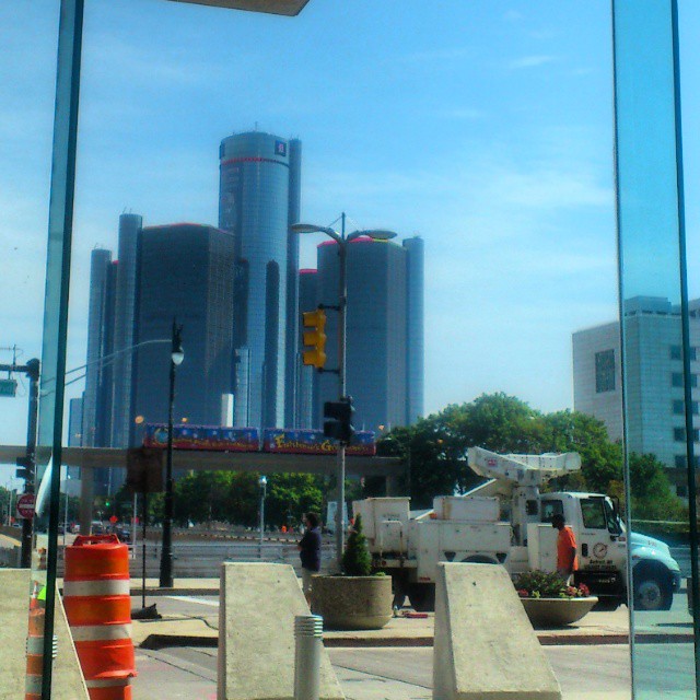 Lunchview, The General Motors skyscraper...