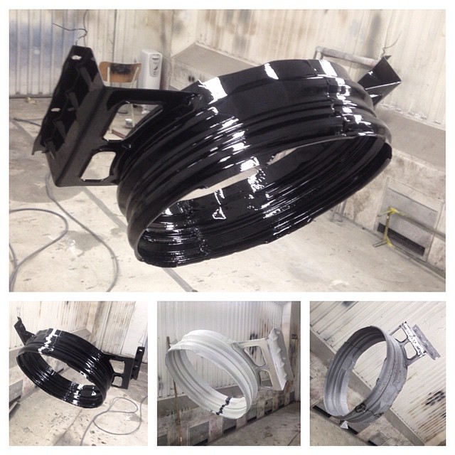 Fanshroud was sandblasted, welded wider and today painted in glossy deep black...