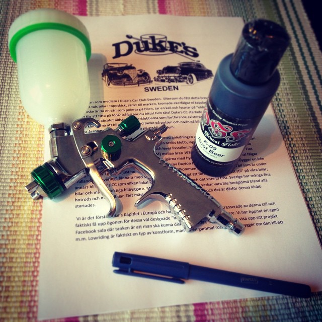 Mini spraygun and Rootbeer candy from Oldschool Flake Paint...