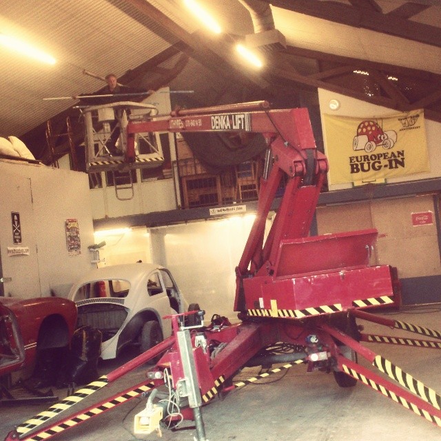 Today we played with the skylift in the garage.