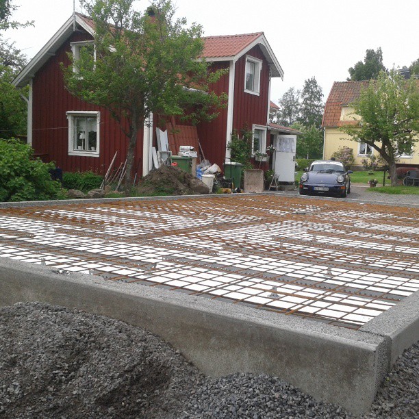 Garage building. Midsommar 2013.